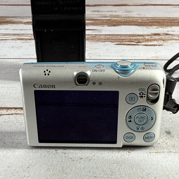 Canon PowerShot Digital ELPH SD1200 IS 10.0MP 3x Zoom Teal Won’t Power On - Picture 4 of 6